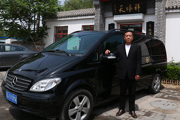 北京海撒7座奔驰商务车