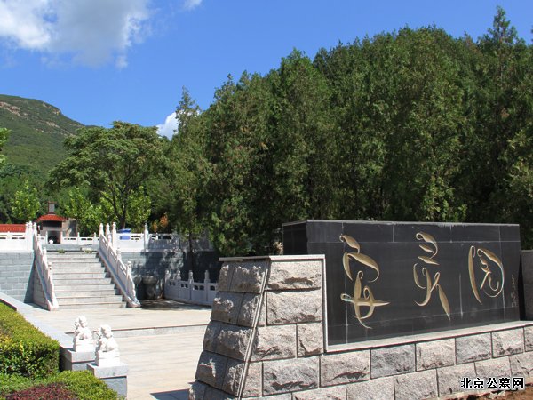 安灵园公墓大门