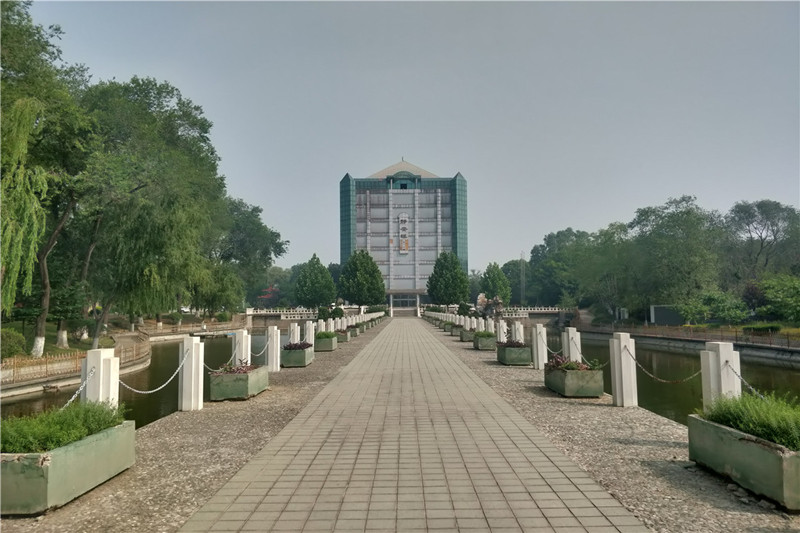 北京房山区静安墓园道路环境