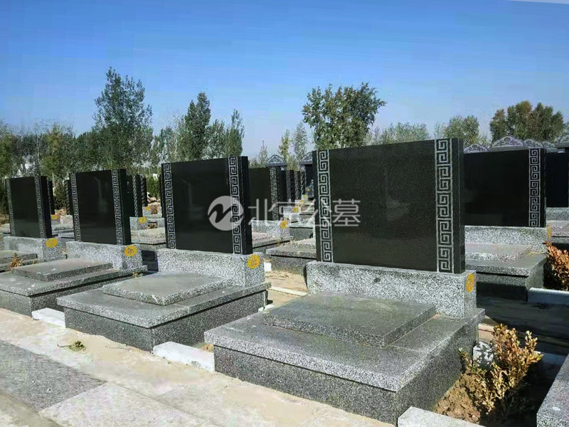 天福D区回纹碑侧面