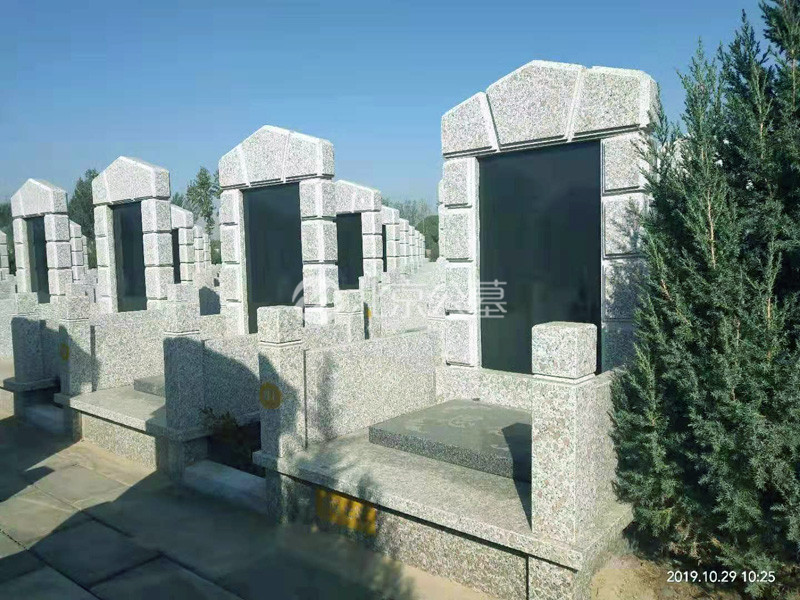 天福B区钻石碑侧面