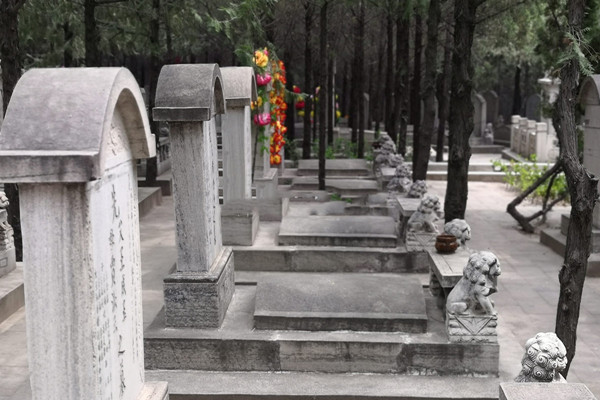 龙泉公墓墓区