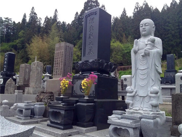 日本的墓还是比较贵的