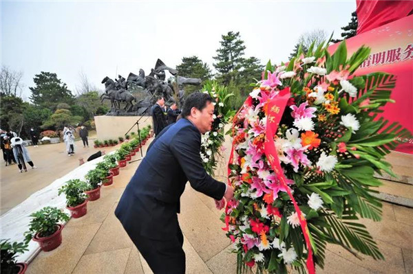 北京市殡葬协会副会长、天寿陵园总经理  邹唯新