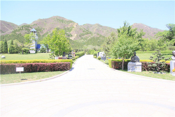 天寿陵园道路景观