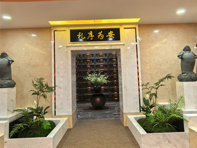 长城华人怀思堂礼祭厅近期推出新穴位供选择,起步价格仅19800元起