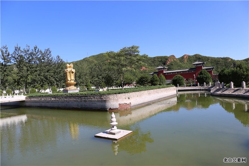 凤凰山陵园环境