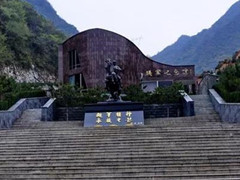 观怀柔区九公山长城纪念林的铁军纪念园景点，展现英雄事迹