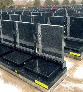 仁泰苑双穴立碑