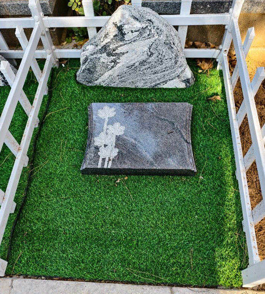 慈安园生态葬卧碑