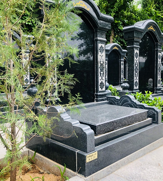 世尊园北六A区官帽立碑