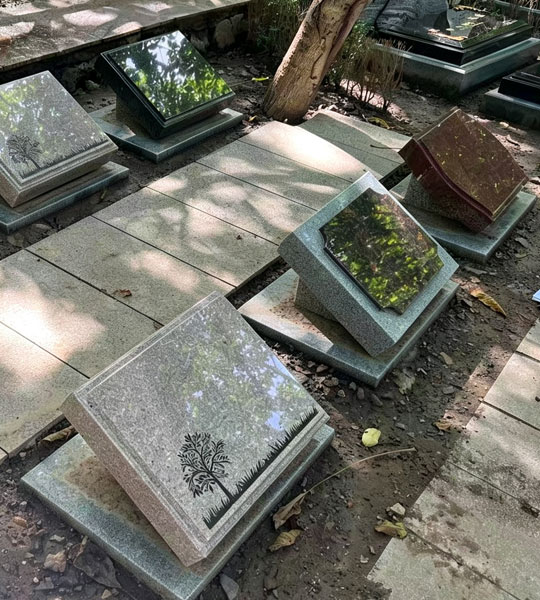 福泽园F区斜卧碑
