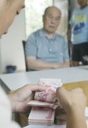 天价宠物葬礼：成都老人花10万为爱犬办事