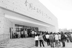 高台烈士陵园“七一”迎万众