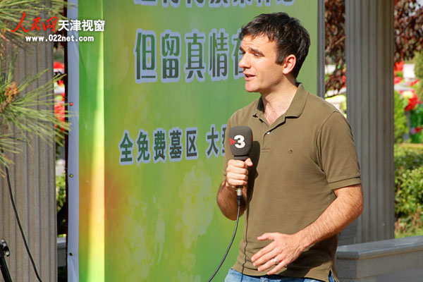 西班牙加泰罗尼亚电视台TV3在天津永安公墓进行采访。