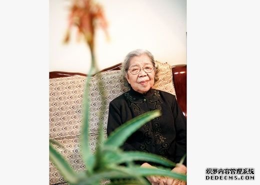 2010年12月12日，张静芬在北京家中。