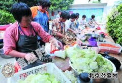 番禺＂万人宴＂共庆孔子诞辰日 切菜工就几十人