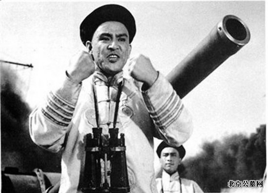 11月12日上午,电影《甲午风云》邓世昌的扮演者、85岁著名表演艺术家李默然追悼会在八宝山革命公墓大礼堂举行。