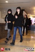 大小S素颜现身杨登魁追悼会 称其像父亲一样