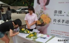 “传承孝道，暑期赠礼”学子积极参与、获赠精致花束
