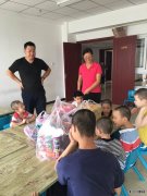北京市潮白陵园领导至福利中心慰问孤残儿童