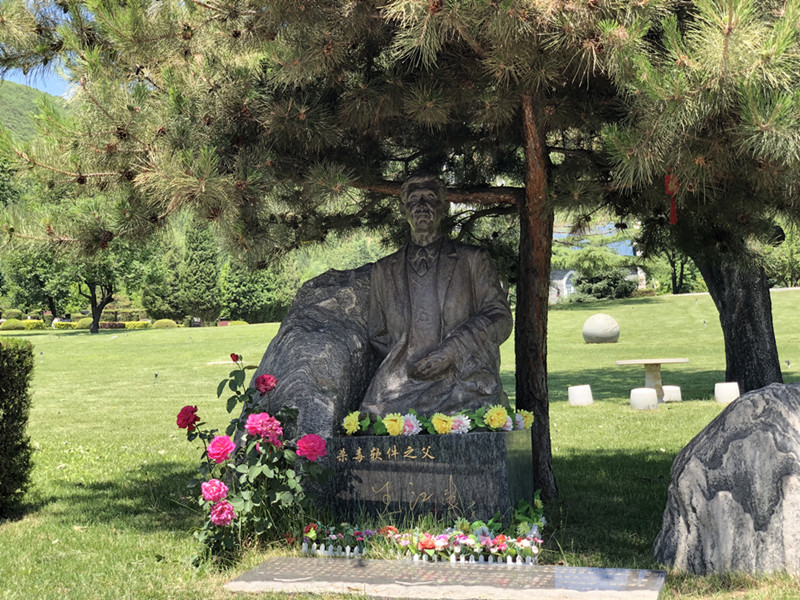 王江民墓地