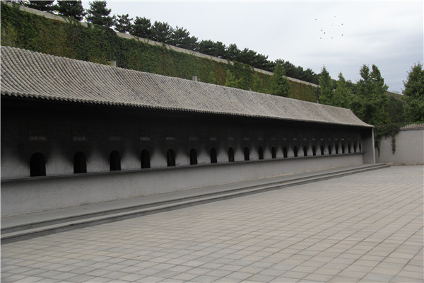 三河灵山宝塔陵园一角