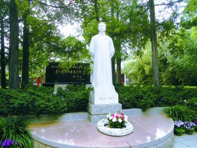 万安公墓名人李大钊