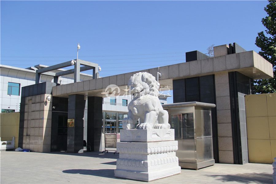 陵园大门口