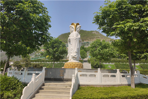 桃峰陵园三面观音