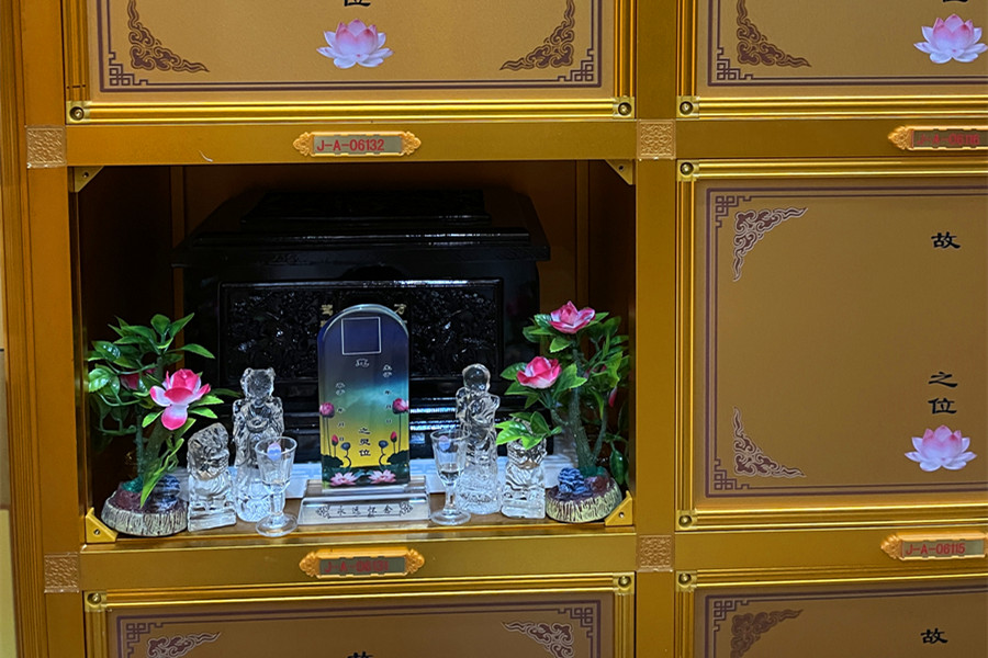 厅骨灰格