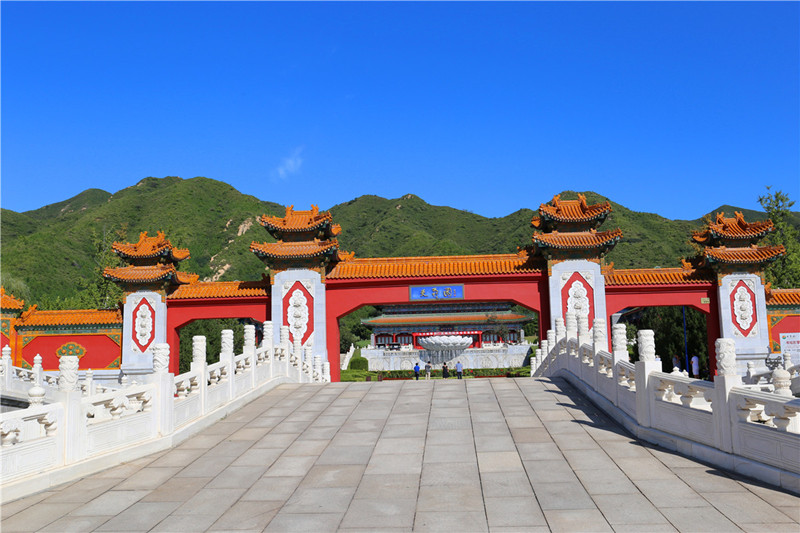 天寿陵园大门