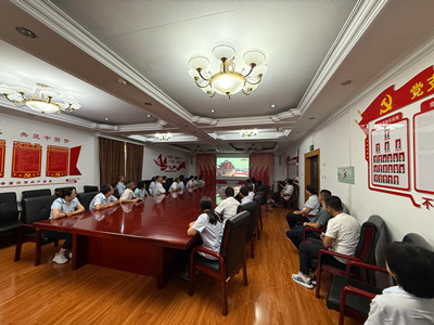 北京市潮白陵园组织全体职工观看中国人民抗日战争暨世界反法西斯战争胜利
