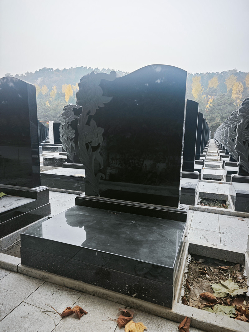 墓碑正面 墓碑正面