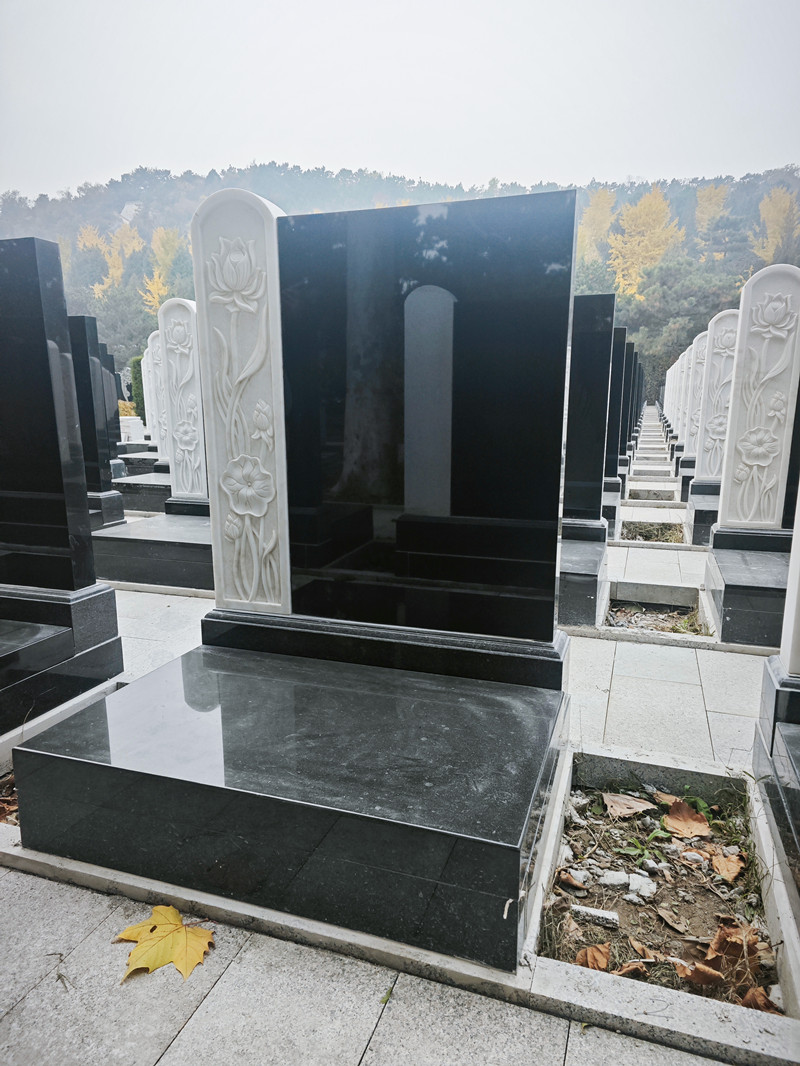 墓碑正面 墓碑正面