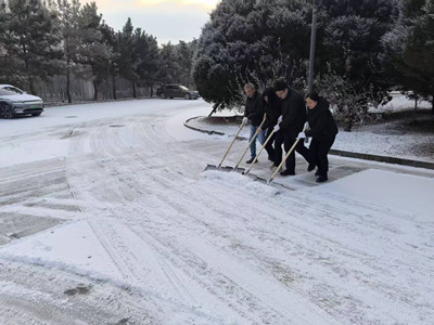 顺义区殡仪馆打响清雪除冰“安全保卫战”