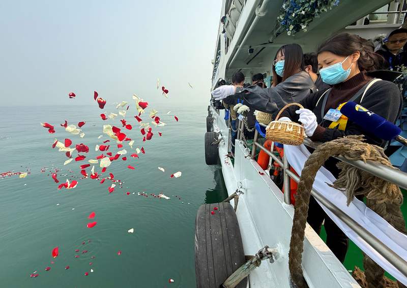 骨灰海葬在天津渤海湾举行