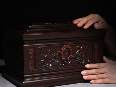 北京哪有卖基督教徒的骨灰盒的？大概价格是多少钱？