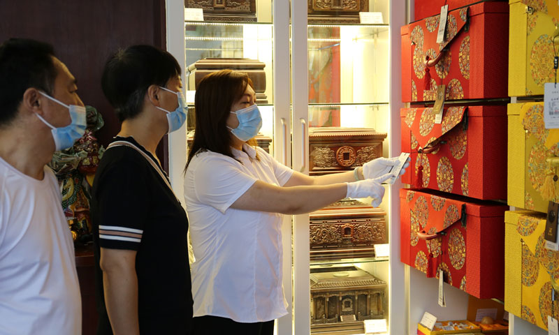 为客户介绍产品