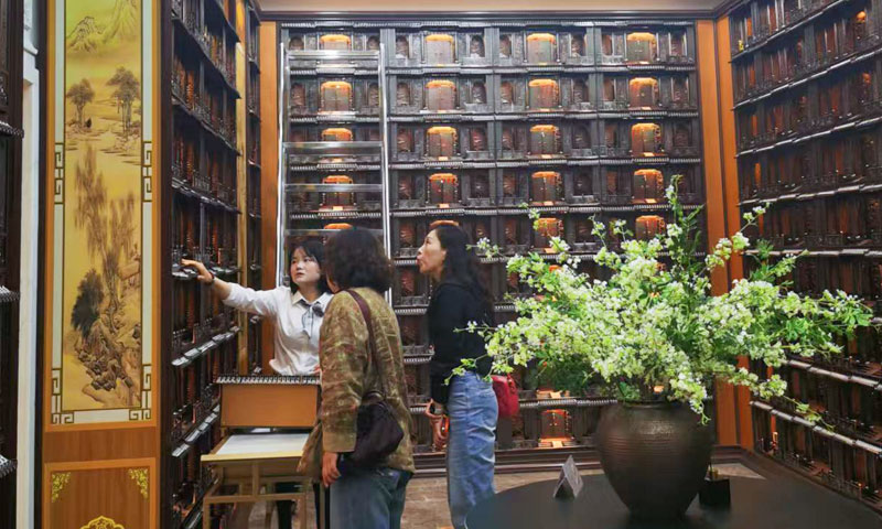 怀思堂刘总介绍骨灰格位