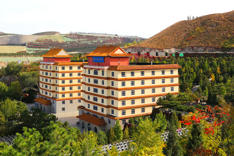 灵山宝塔陵园一角 灵山宝塔陵园一角